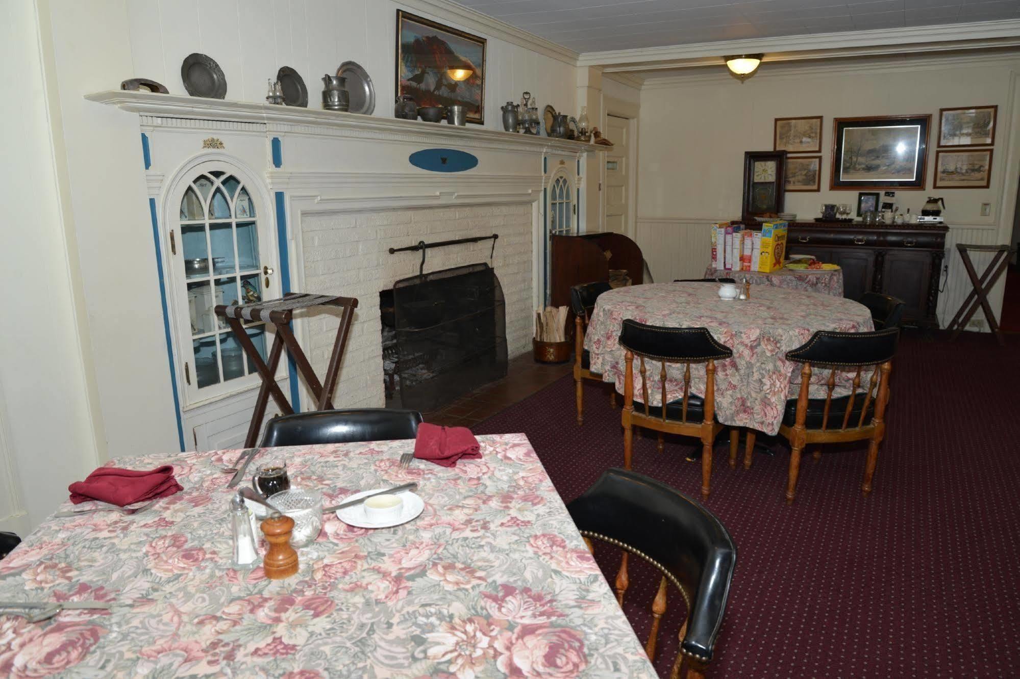 Windflower Inn Great Barrington Bagian luar foto